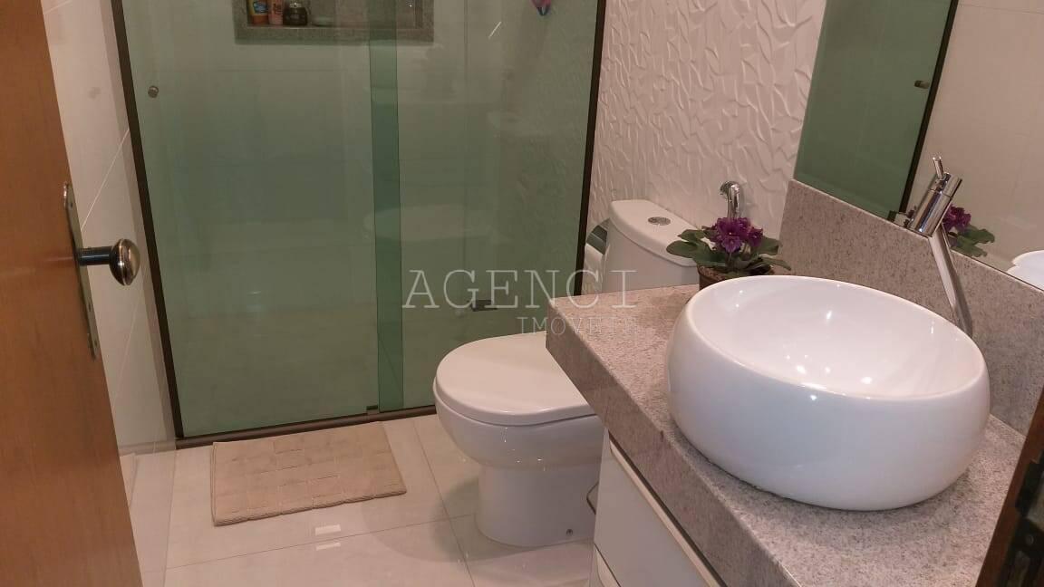 Casa, Camargos, 4 Quartos, 0 Vaga, 2 Suítes