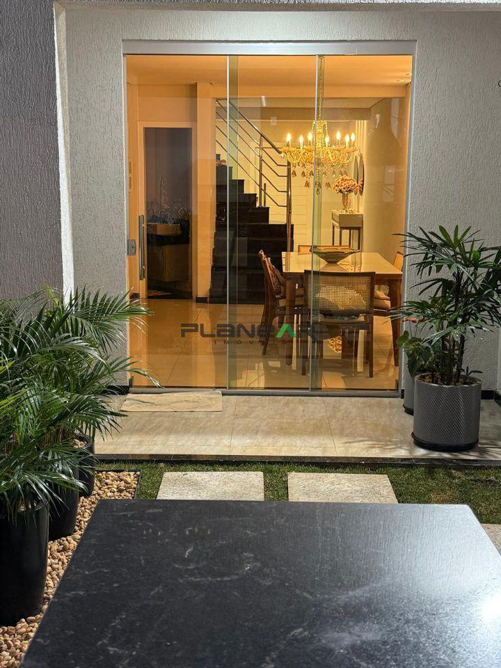 Casa, Europa, 3 Quartos, 4 Vagas, 1 Suíte