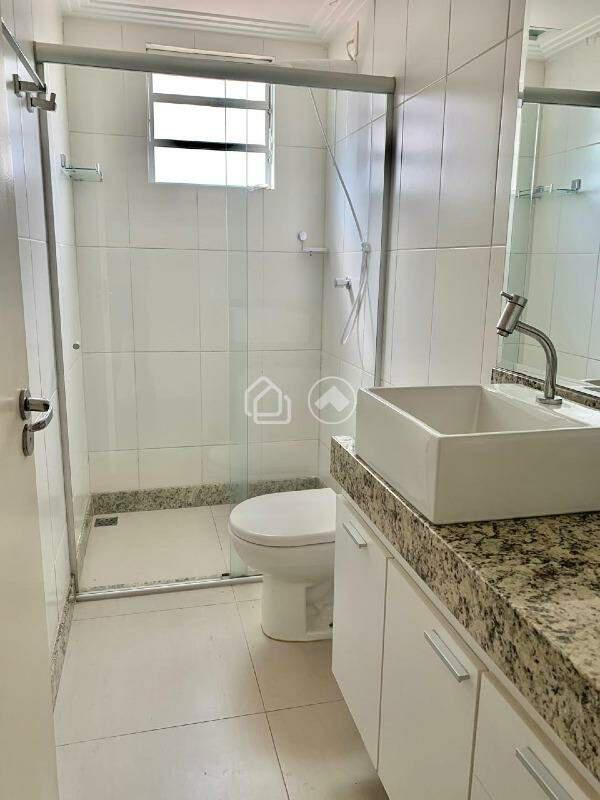 Apartamento, Estoril, 4 Quartos, 2 Vagas, 1 Suíte