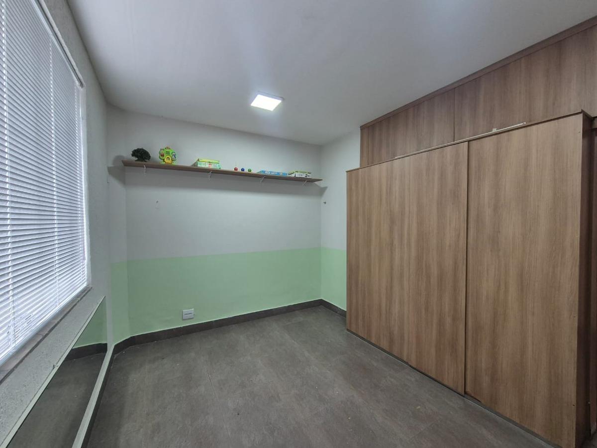 Casa, Funcionários, 5 Quartos, 2 Vagas, 1 Suíte