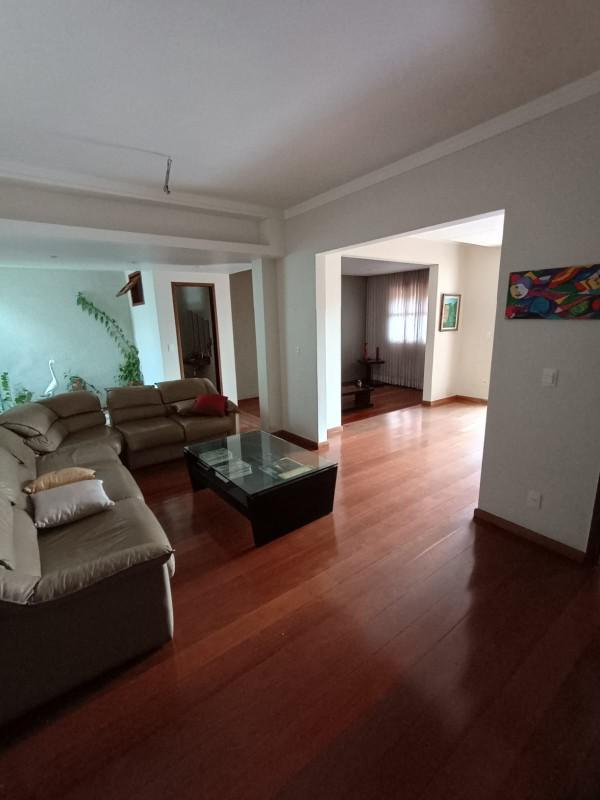 Casa, Castelo, 4 Quartos, 4 Vagas, 2 Suítes