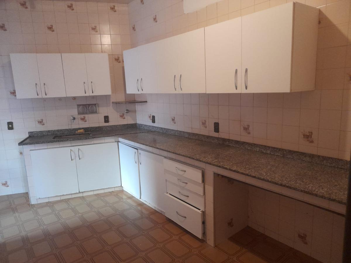 Casa, Floramar, 3 Quartos, 2 Vagas, 1 Suíte