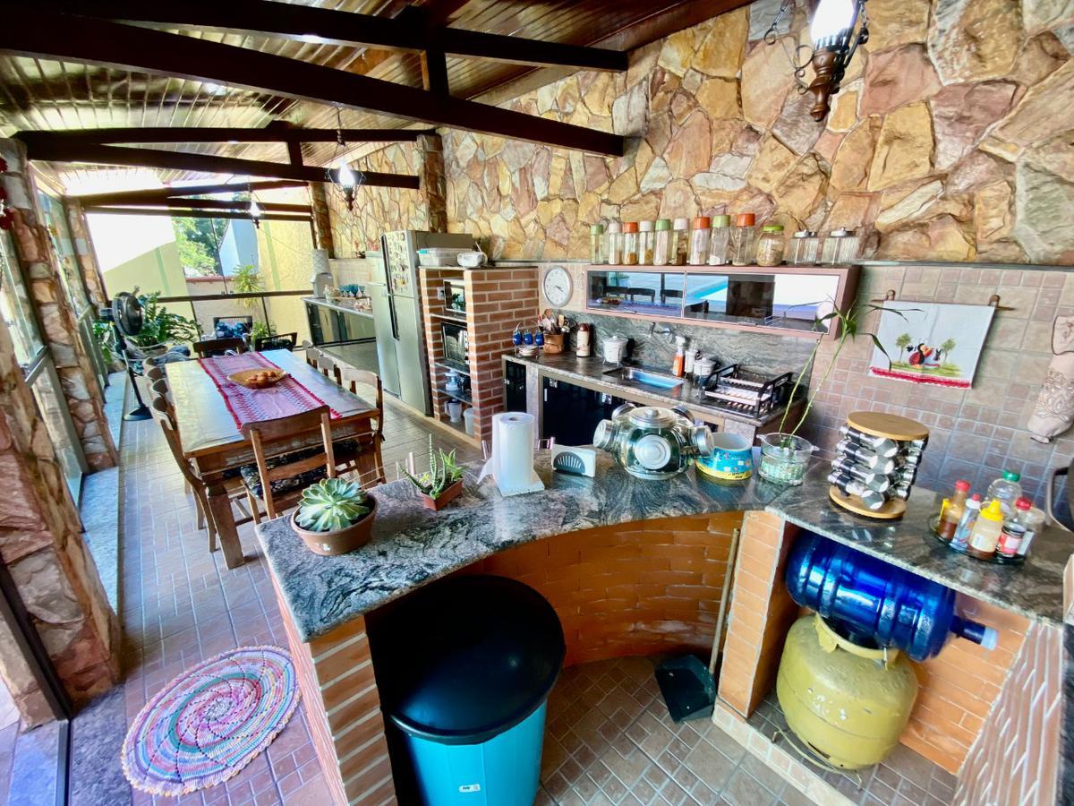 Casa, Santa Branca, 3 Quartos, 4 Vagas, 1 Suíte