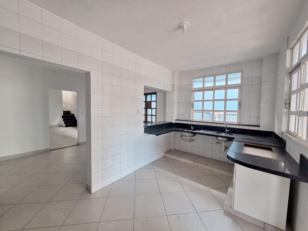 Casa, Santa Cruz, 5 Quartos, 1 Vaga, 1 Suíte