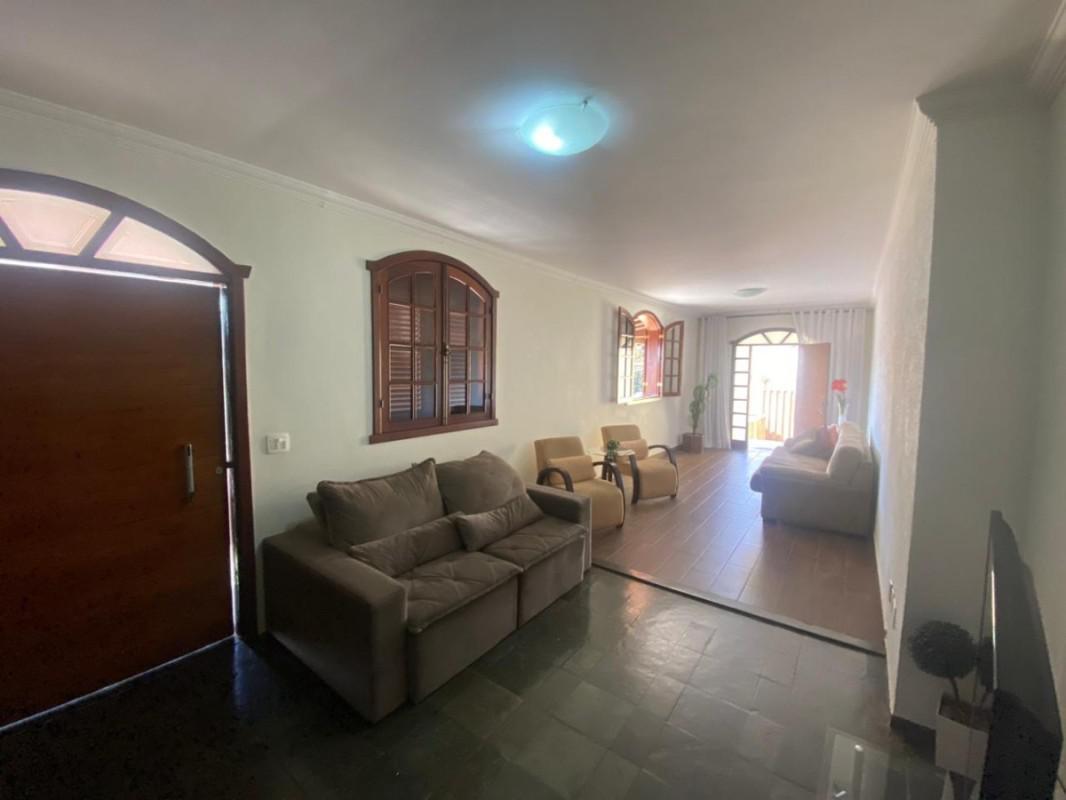 Casa Comercial, Goiânia, 4 Quartos, 2 Vagas, 2 Suítes