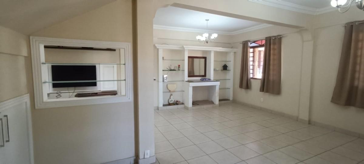 Casa, Casa Amarela, 5 Quartos, 40 Vagas, 5 Suítes