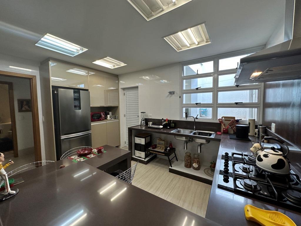 Casa, Floresta, 3 Quartos, 1 Vaga, 3 Suítes