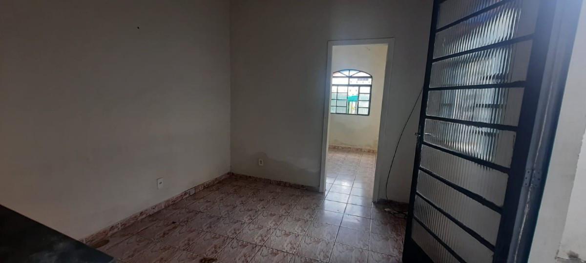 Casa, Cachoeirinha, 1 Quarto, 0 Vaga
