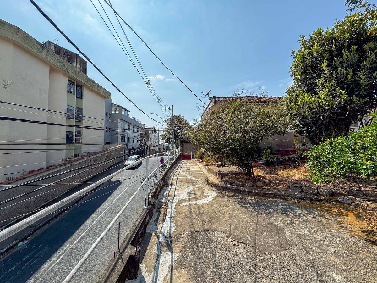 Lote, Sagrada Família, 0 Quarto, 0 Vaga