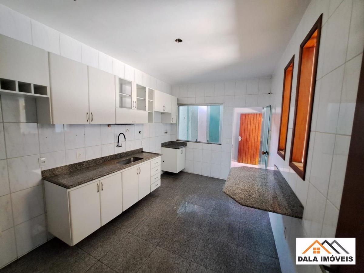 Casa, Santa Mônica, 4 Quartos, 5 Vagas, 2 Suítes