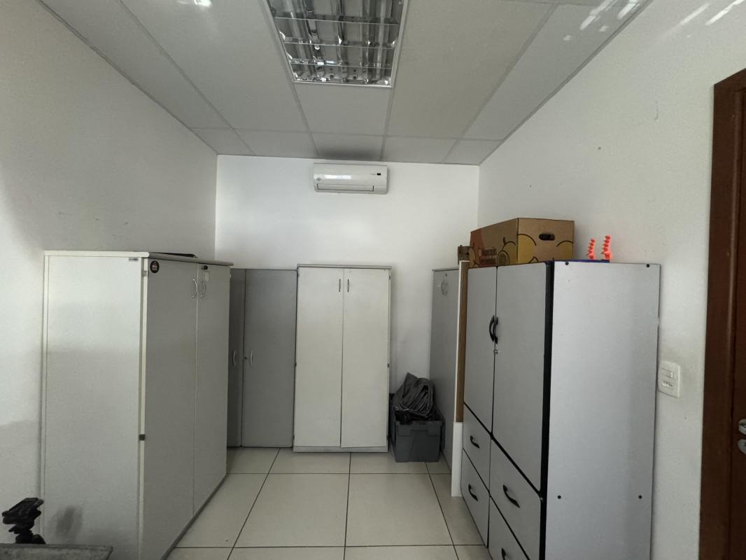 Andar, Centro, 0 Quarto, 10 Vagas