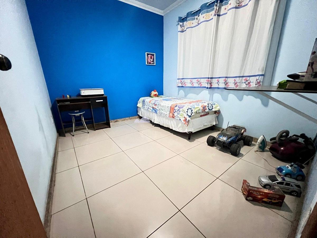 Casa, Santa Branca, 3 Quartos, 2 Vagas, 1 Suíte