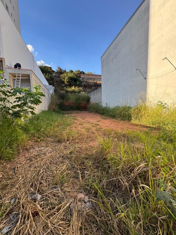 Lote, Teixeira Dias (barreiro), 0 Quarto, 10 Vagas