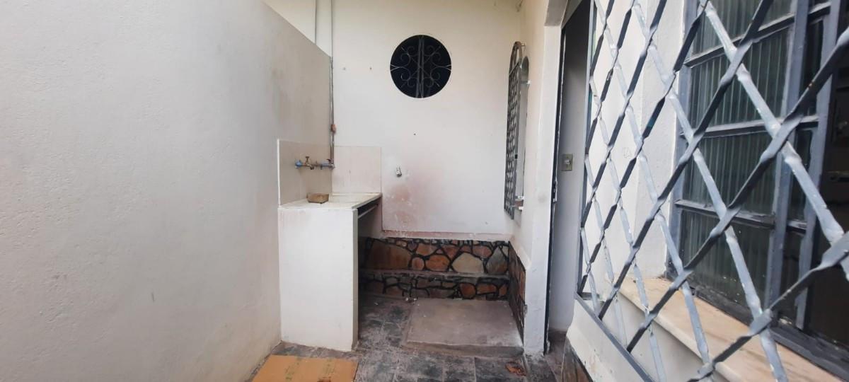 Casa, Cachoeirinha, 1 Quarto, 0 Vaga