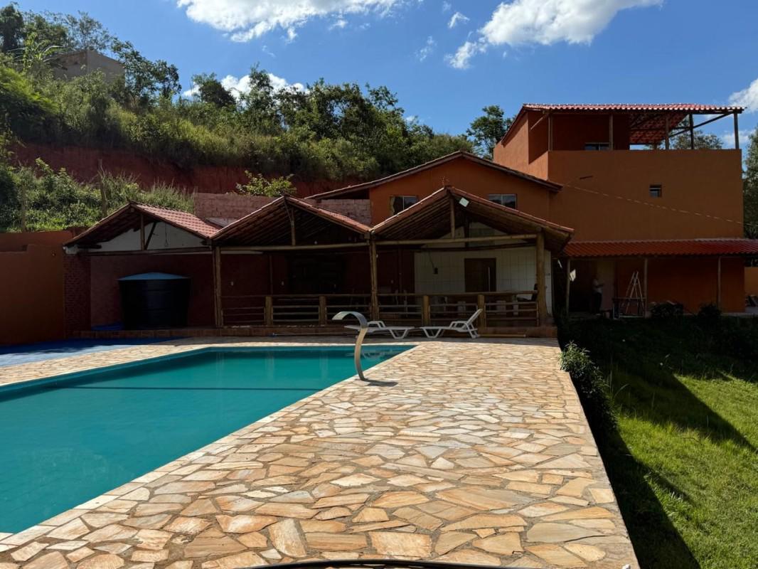 Fazenda, Ravena, 7 Quartos, 6 Vagas, 3 Suítes