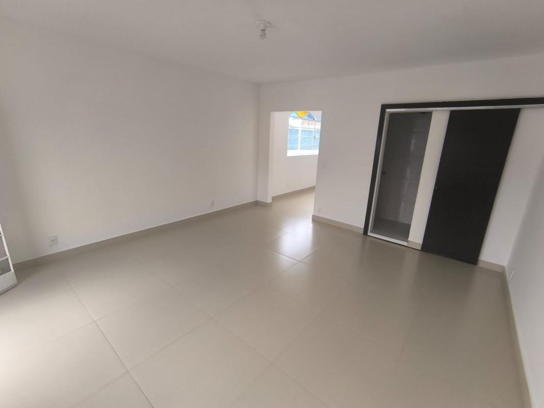 Casa Comercial, Santa Cruz, 2 Quartos, 0 Vaga, 1 Suíte