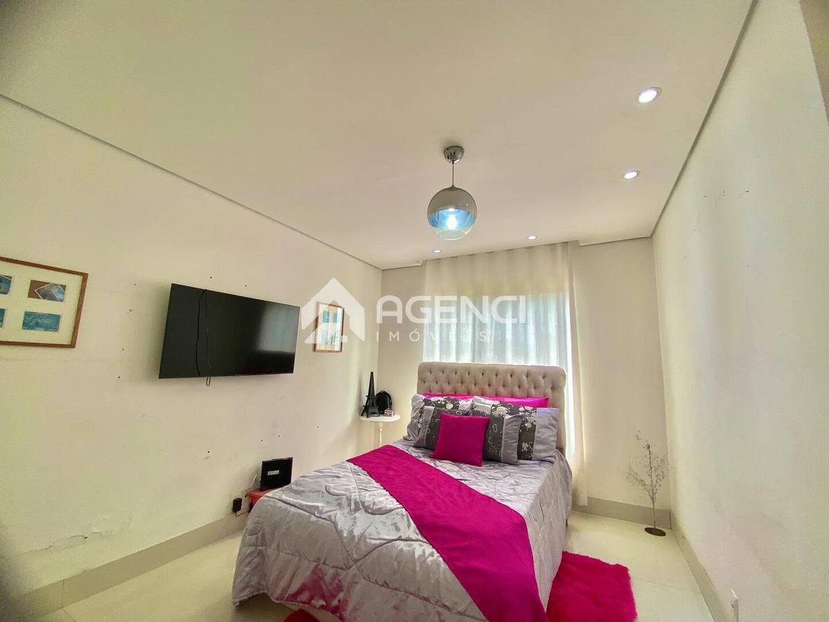 Casa, Santa Maria, 3 Quartos, 0 Vaga, 2 Suítes