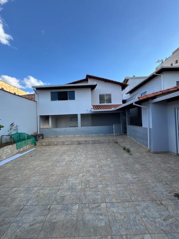 Casa, Bom Retiro, 3 Quartos, 4 Vagas, 1 Suíte