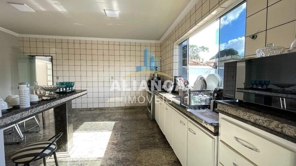 Casa, Centro, 4 Quartos, 2 Vagas, 3 Suítes
