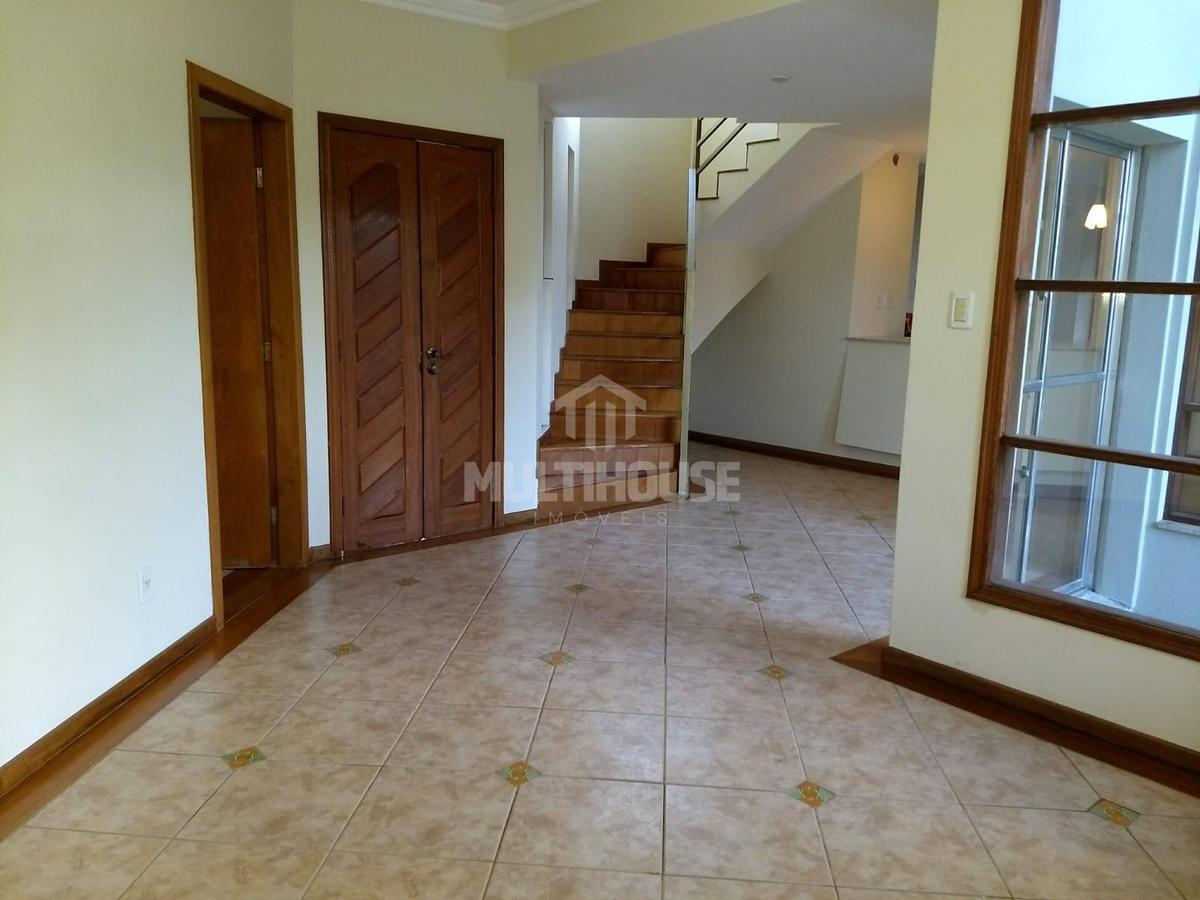 Casa, Centro, 4 Quartos, 5 Vagas, 1 Suíte