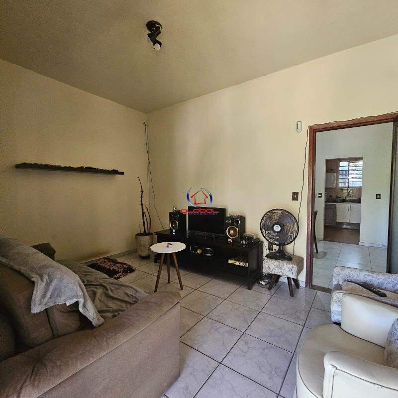 Casa, Braúnas, 4 Quartos, 7 Vagas, 1 Suíte
