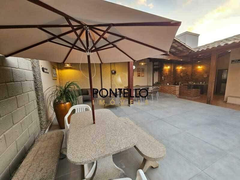 Casa, Castelo, 5 Quartos, 4 Vagas, 1 Suíte