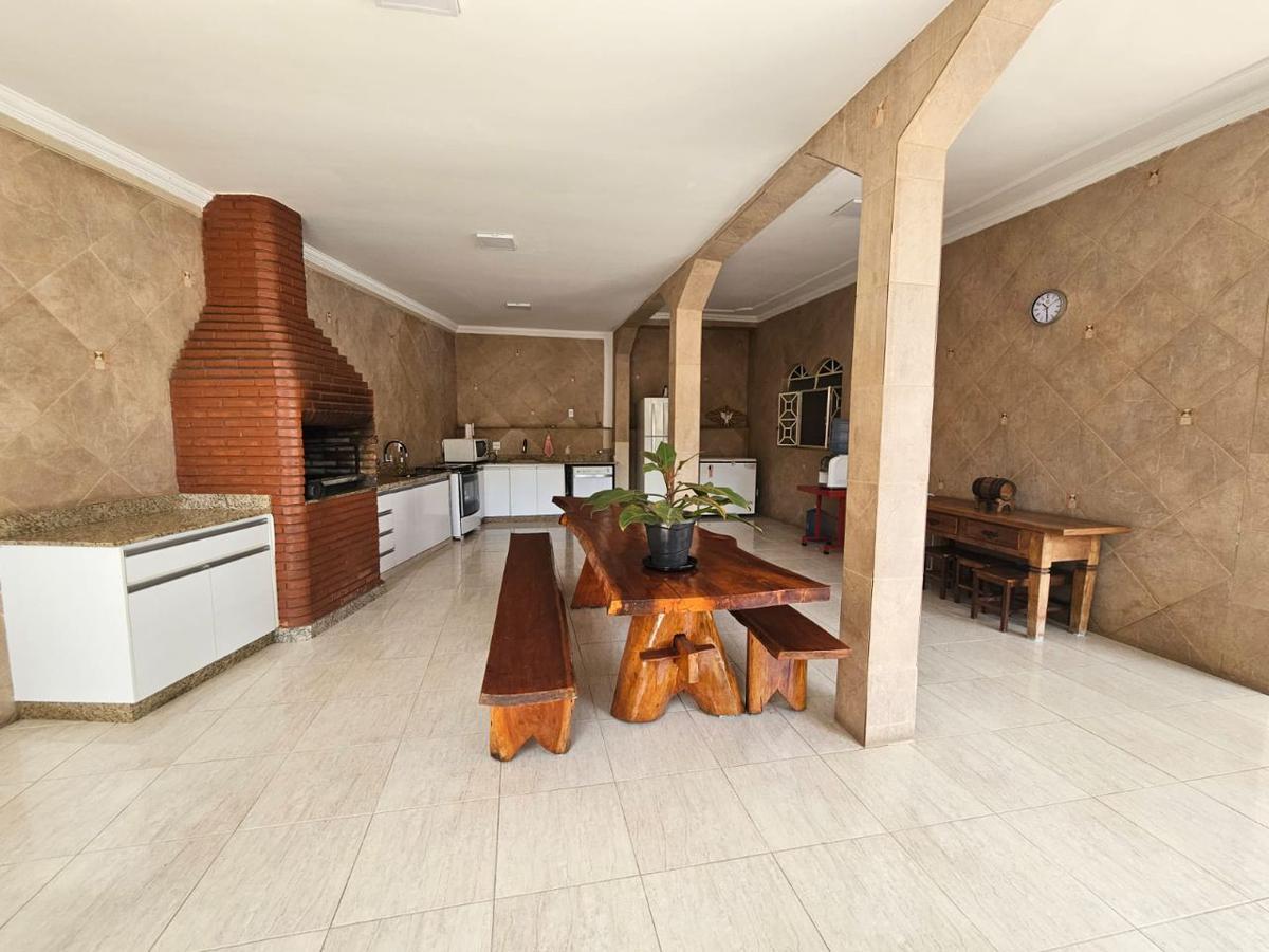 Casa, Santa Cruz, 4 Quartos, 6 Vagas, 1 Suíte