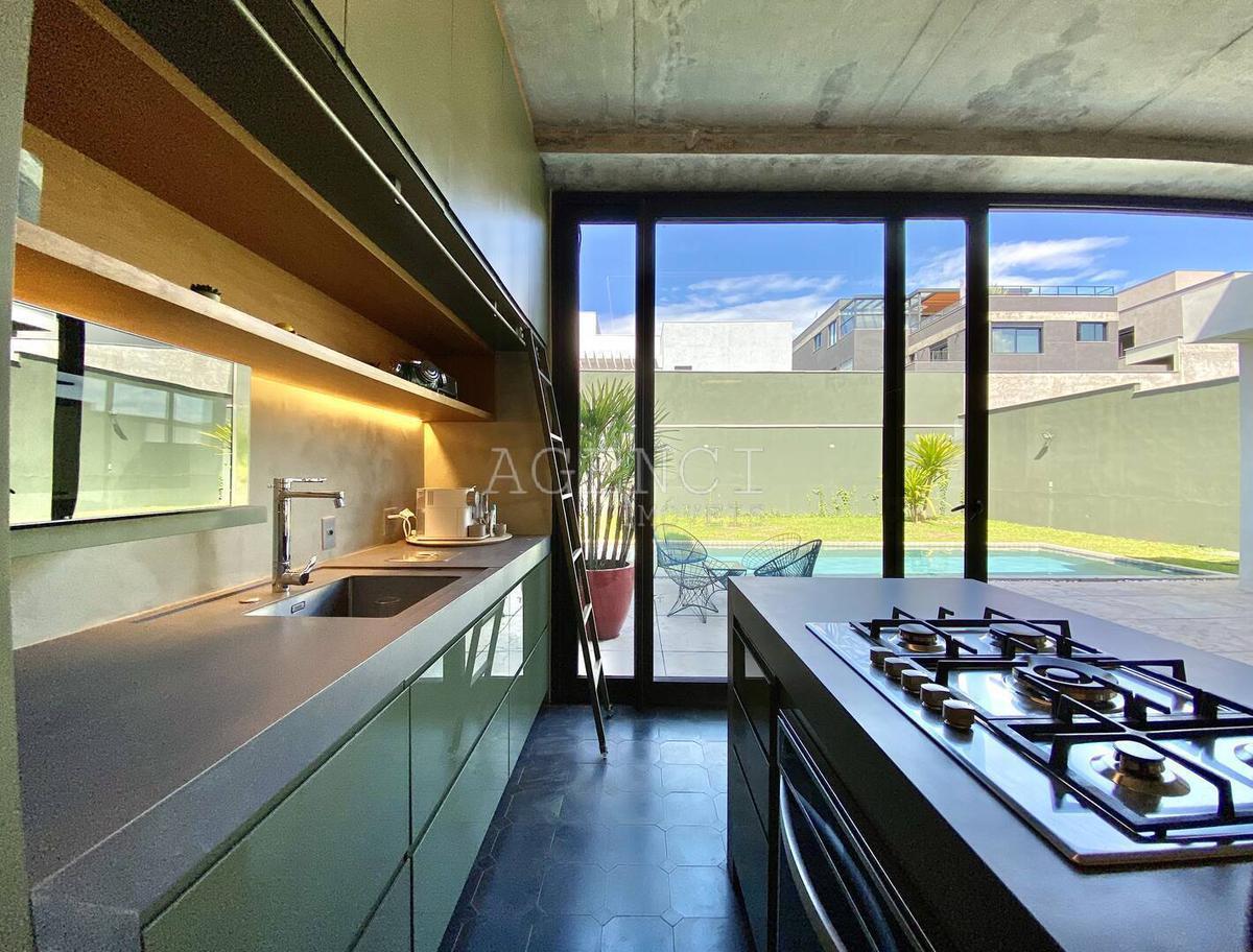 Casa, Alphaville - Lagoa dos Ingleses, 4 Quartos, 0 Vaga, 4 Suítes