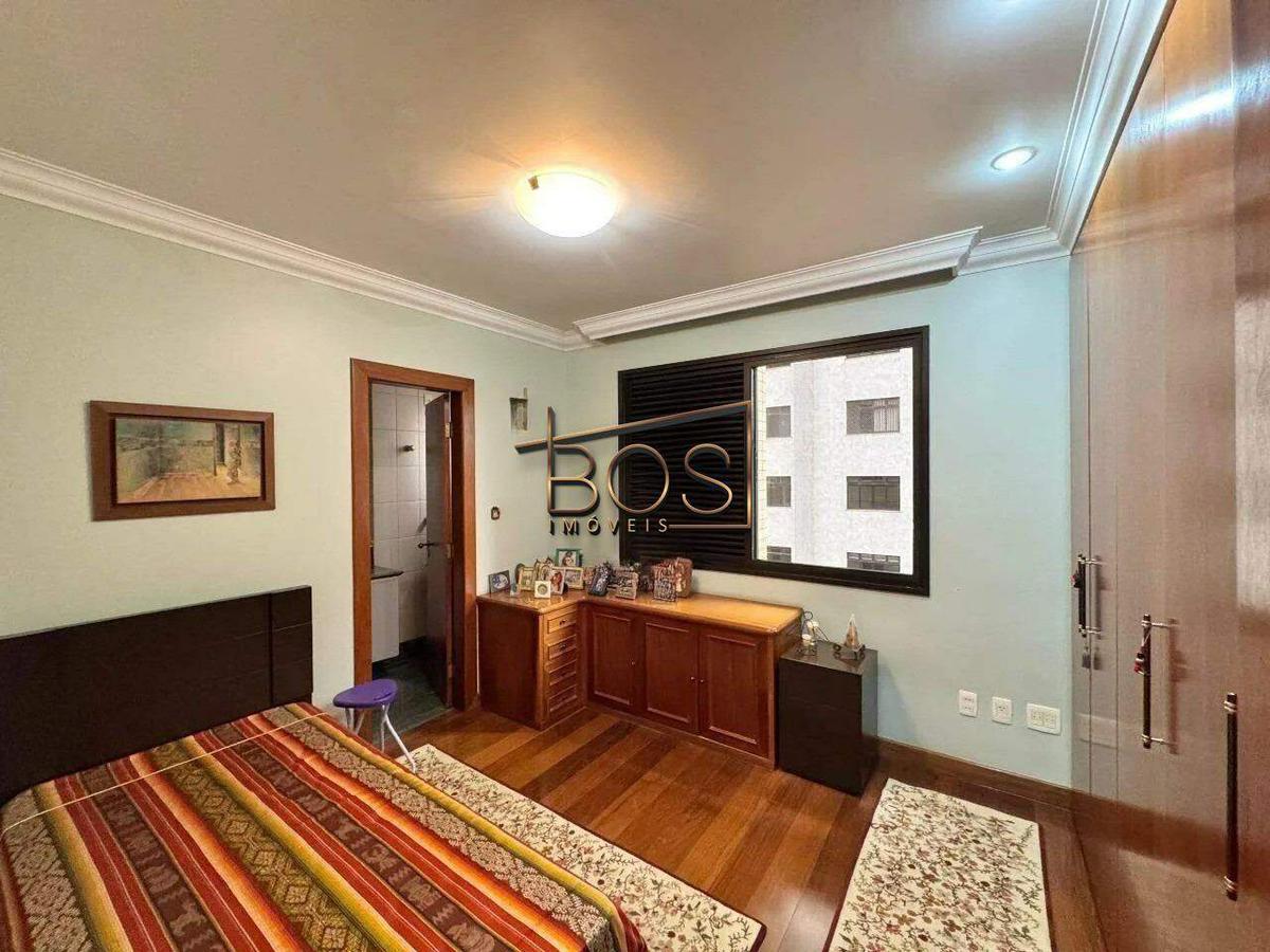 Apartamento, Funcionários, 4 Quartos, 4 Vagas, 2 Suítes