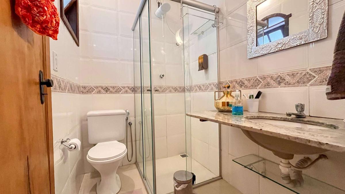 Casa, Buritis, 5 Quartos, 0 Vaga, 1 Suíte