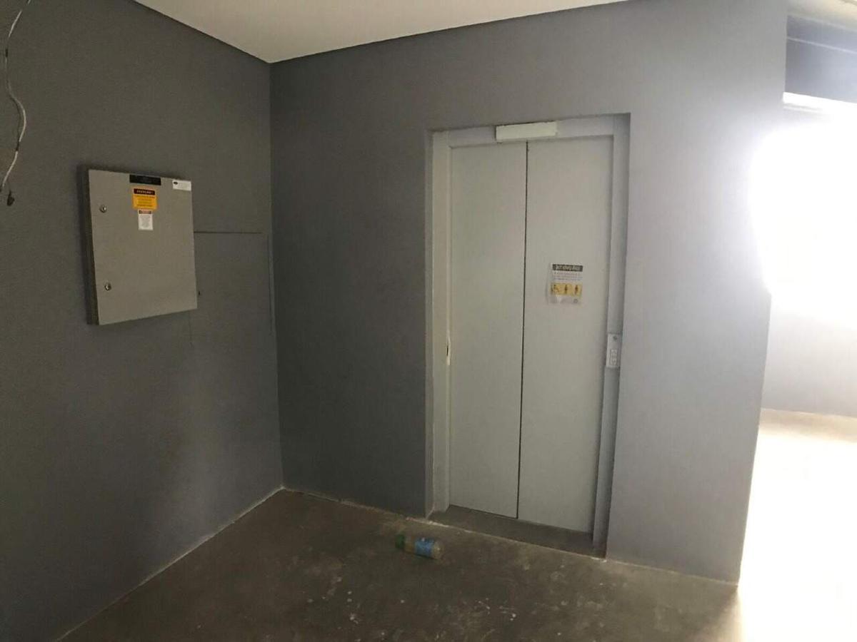 Prédio, Estoril, 70 Vagas