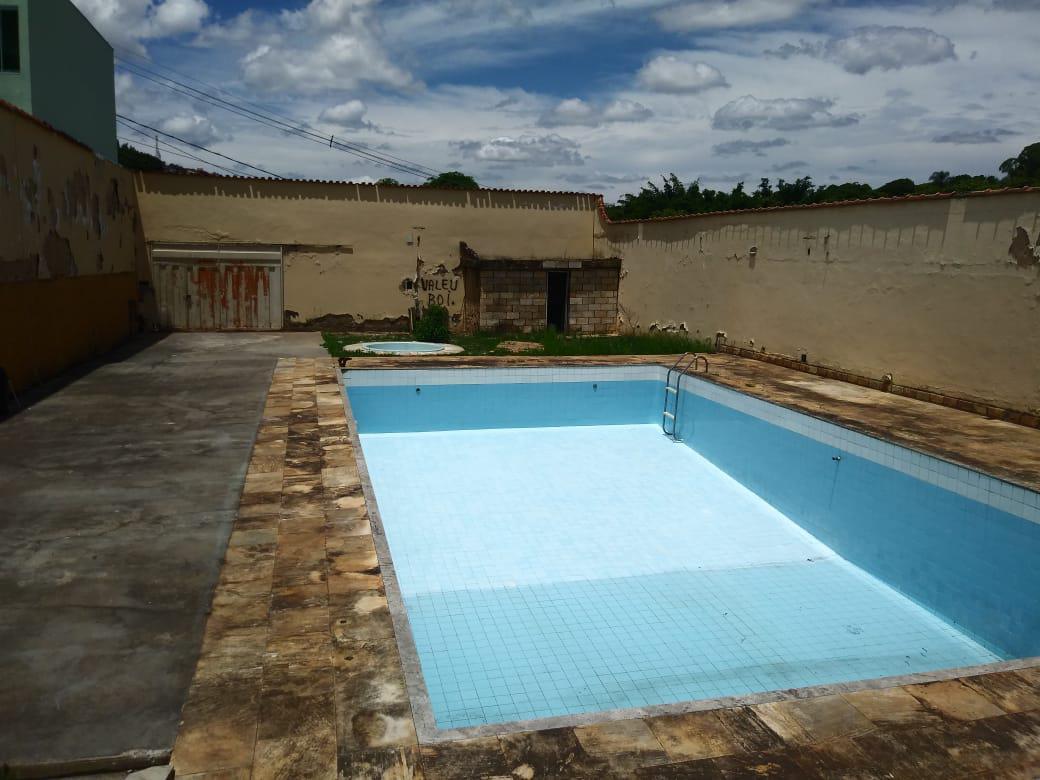 Casa Comercial, Letícia, 4 Quartos, 10 Vagas, 2 Suítes