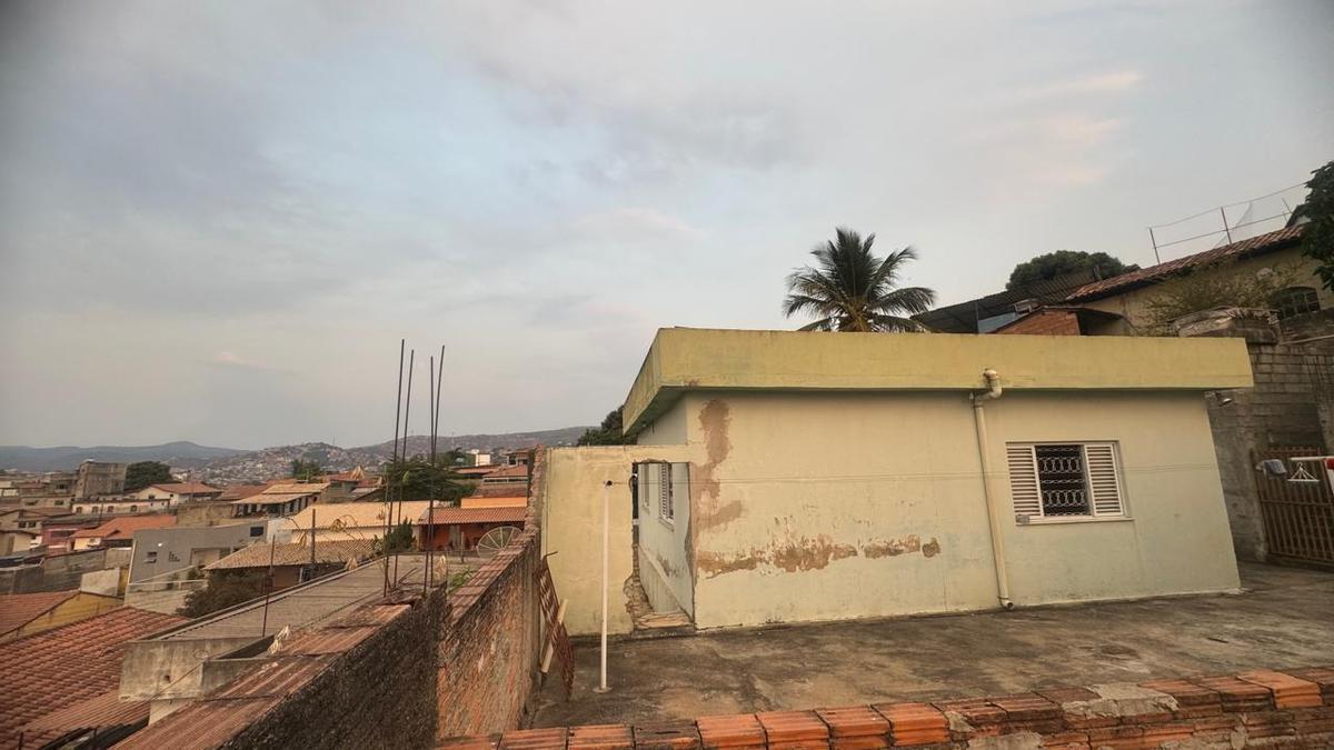 Casa, Nações Unidas, 4 Quartos, 2 Vagas, 1 Suíte