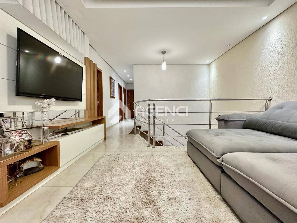 Casa, Cabral, 4 Quartos, 0 Vaga, 1 Suíte