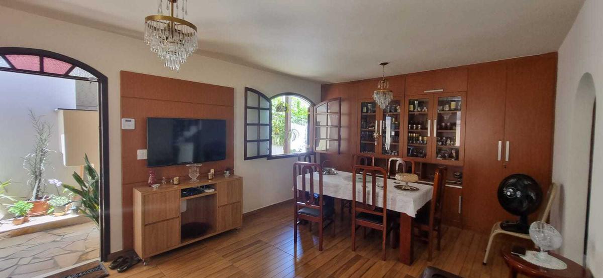 Casa, Esplanada, 8 Quartos, 2 Vagas, 1 Suíte