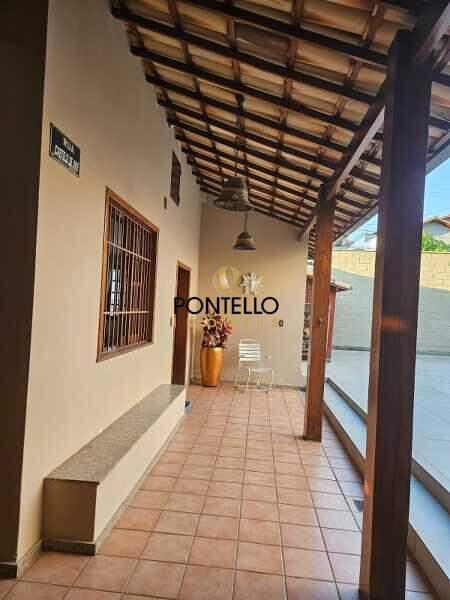 Casa, Castelo, 5 Quartos, 4 Vagas, 1 Suíte