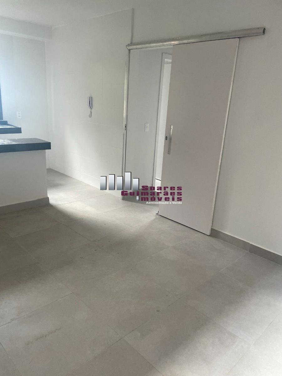 Apartamento, Sagrada Família, 2 Quartos, 1 Vaga, 1 Suíte