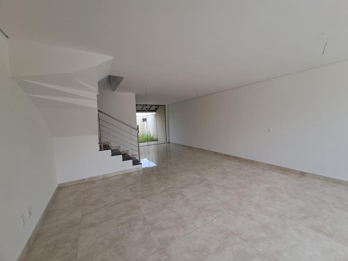 Casa, Santa Branca, 3 Quartos, 4 Vagas, 1 Suíte