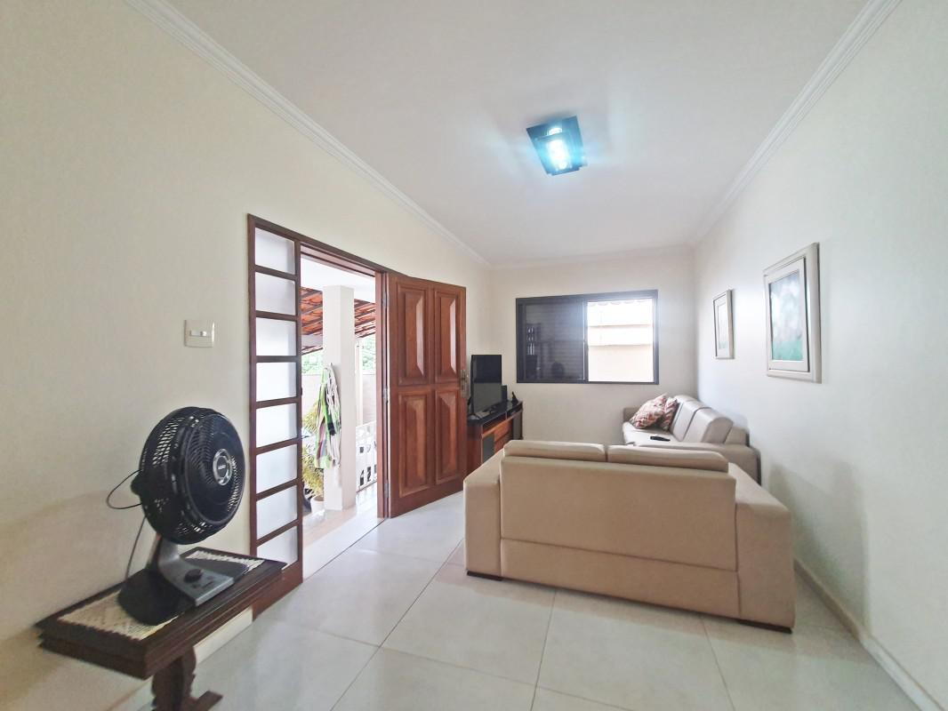 Casa, Jardim América, 4 Quartos, 4 Vagas, 1 Suíte