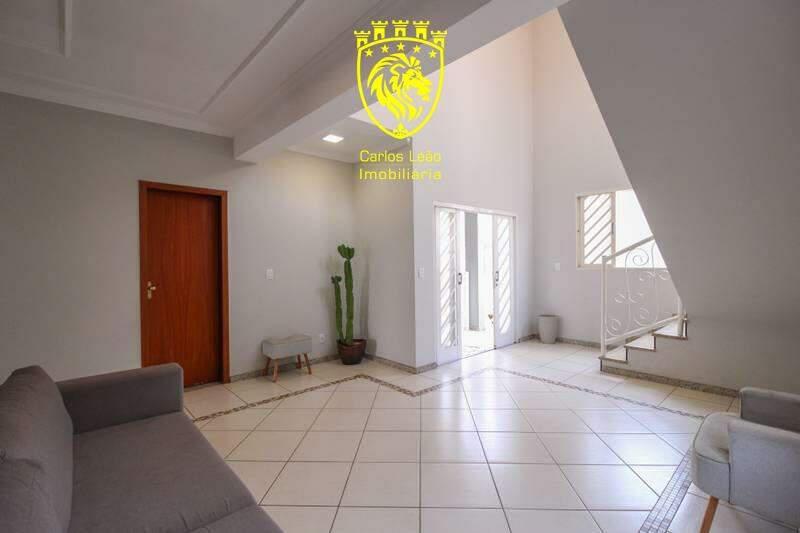 Casa, João Pinheiro, 5 Quartos, 5 Vagas, 1 Suíte