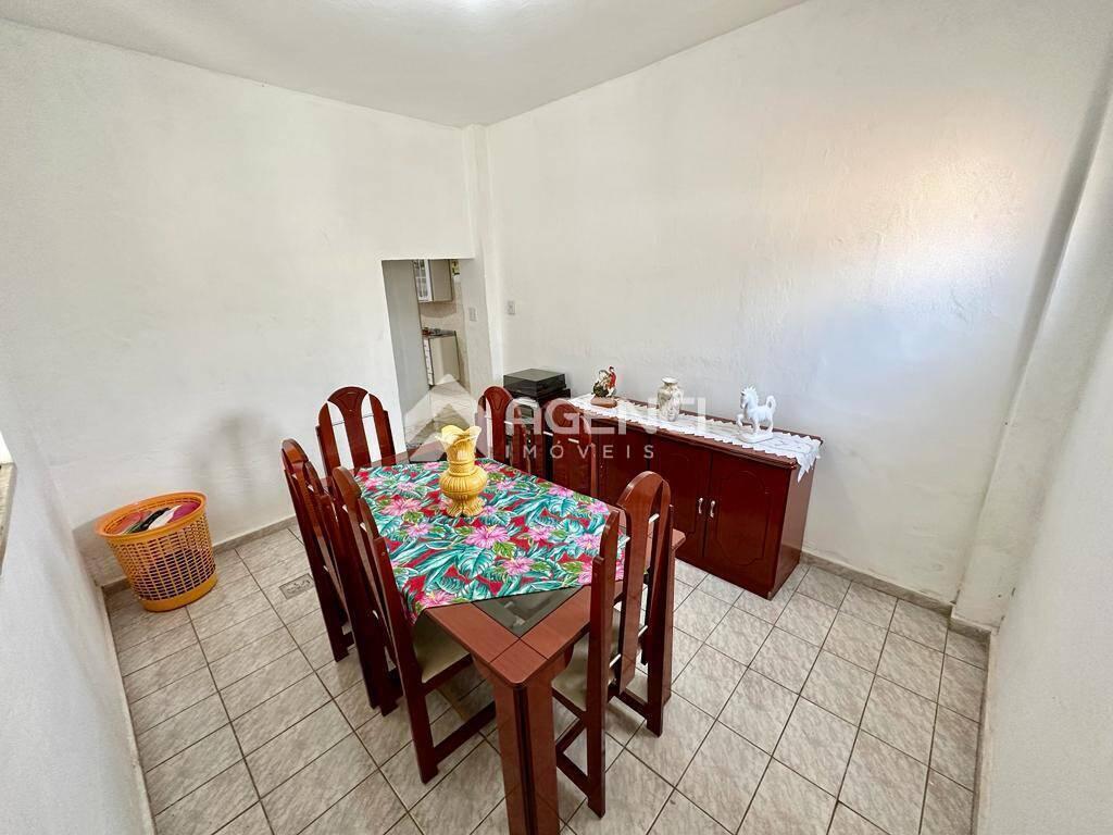 Casa, Coqueiros, 3 Quartos, 0 Vaga, 0 Suíte