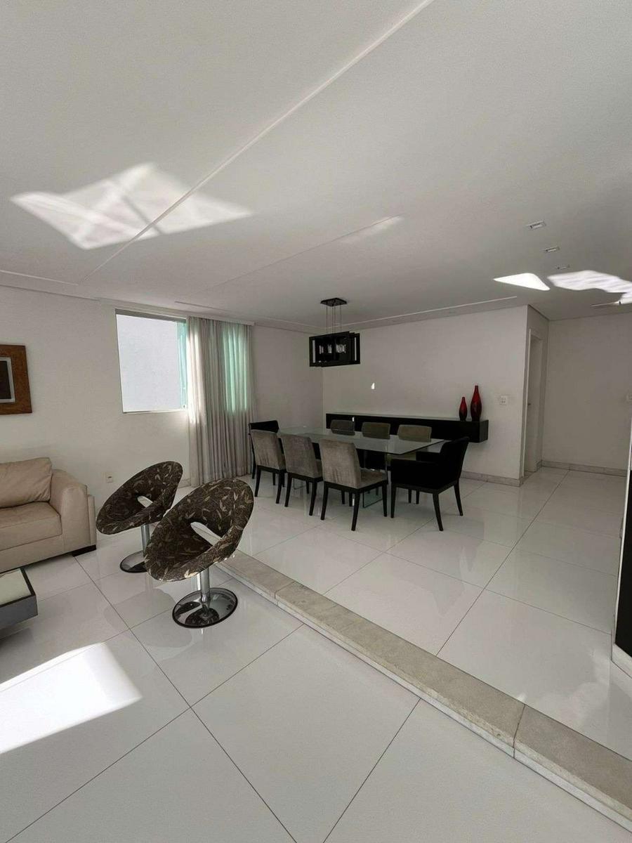 Casa, Castelo, 4 Quartos, 8 Vagas, 4 Suítes