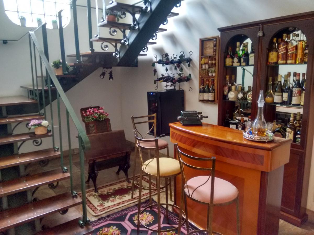 Casa, Planalto, 6 Quartos, 4 Vagas, 2 Suítes