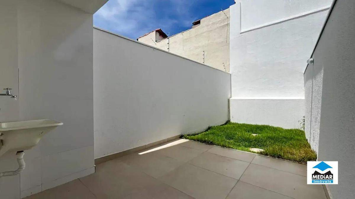 Casa, Santa Branca, 2 Quartos, 2 Vagas, 2 Suítes