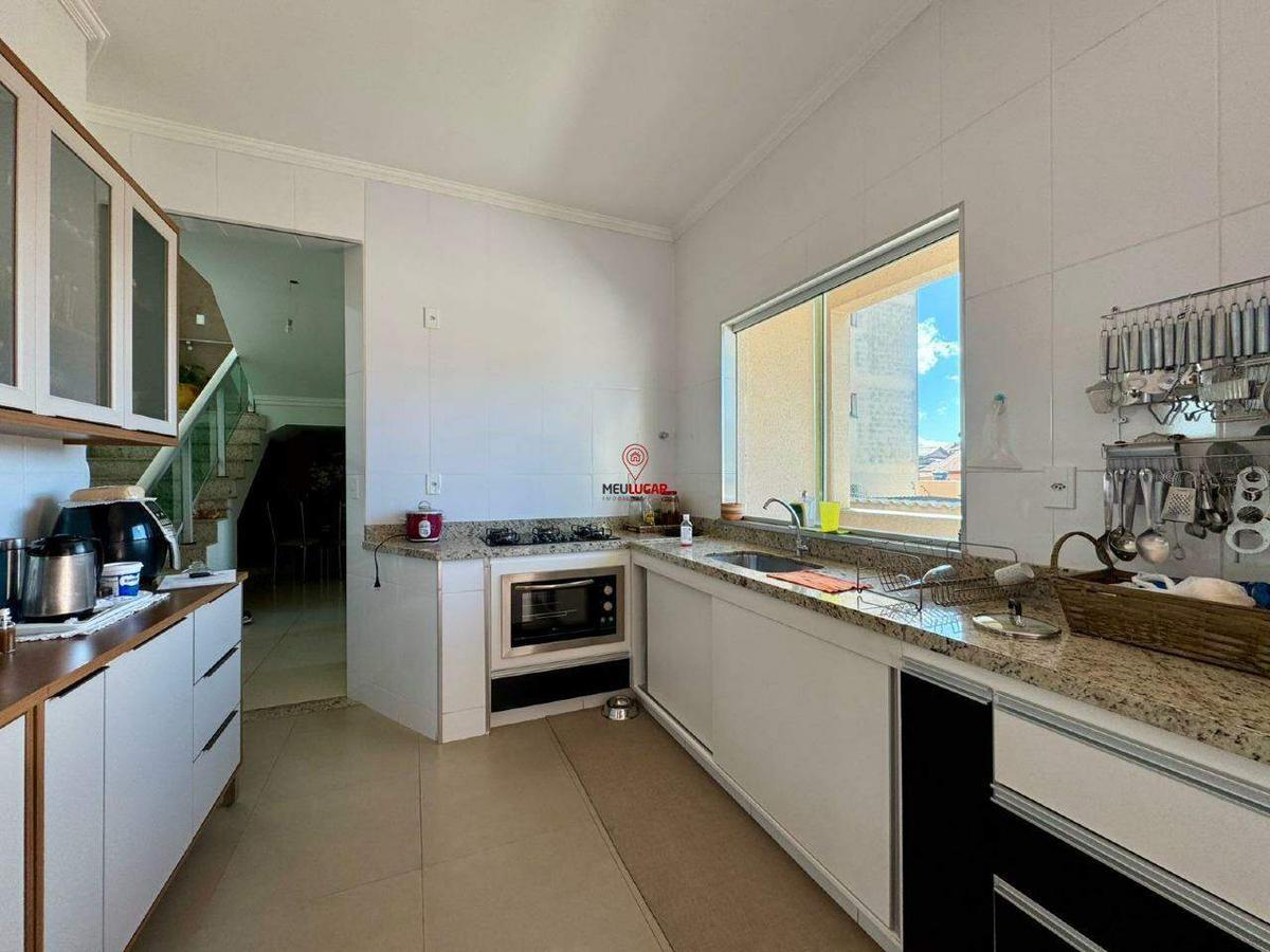 Casa, Miramar (barreiro), 4 Quartos, 3 Vagas, 1 Suíte