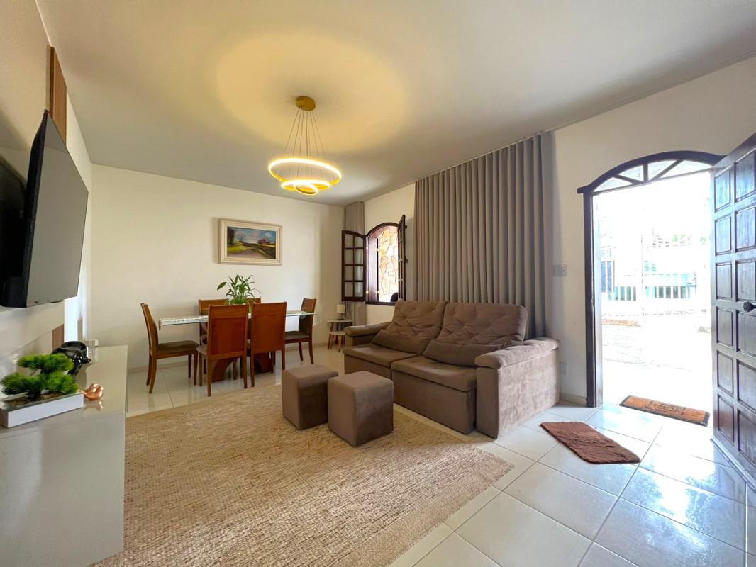 Casa, Planalto, 3 Quartos, 6 Vagas, 1 Suíte