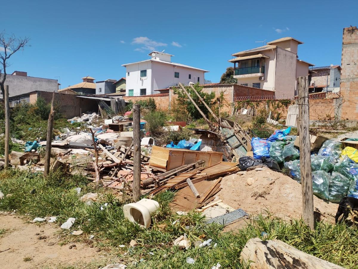 Lote, Céu Azul, 0 Quarto, 0 Vaga