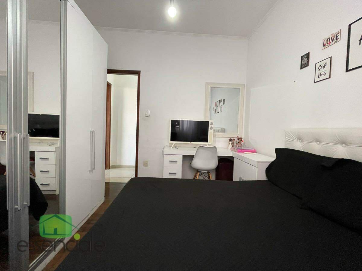 Casa, Santa Cruz Industrial, 3 Quartos, 5 Vagas, 1 Suíte