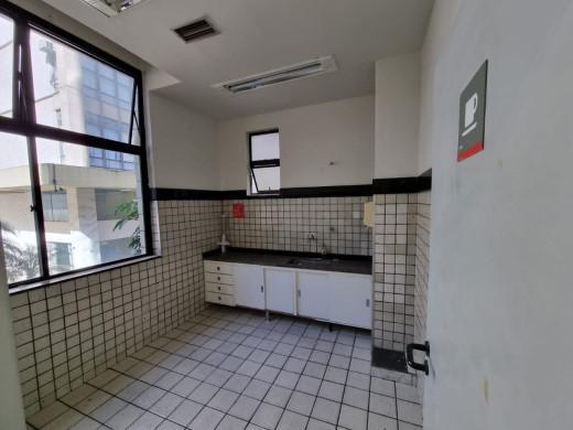 Andar, Funcionários, 0 Quarto, 4 Vagas