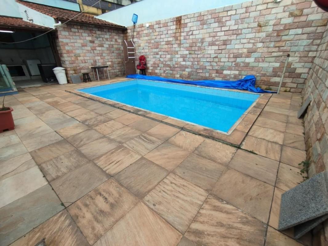 Casa, Castelo, 3 Quartos, 4 Vagas, 1 Suíte